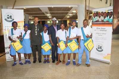 Students of Western Annang Secondary Commercial School, Ukanafun and their mentor, Nkekere Udom (3rd left)
