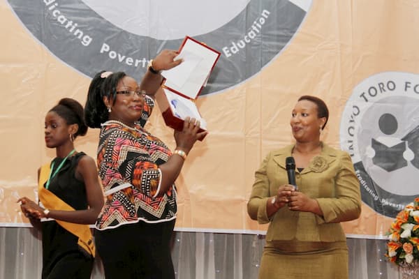 3rd Prize in Biology - Mfon Sunny Udom Receiving Her Prize from Patricia Akinlotan Of Seven Energy