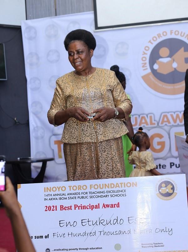 Best Principal Awardee Mrs Eno Etukudo of St. Francis Sec Sch, Ikot Ataku, Eket LGA