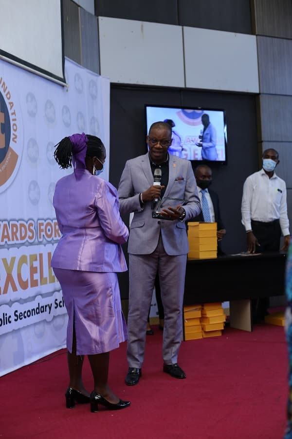 Mr. Charles Udoh presenting the award on behalf of Anchor Insurance sponsors of Economics category to 1st place winner Mrs Ekaette Rebecca Akpan