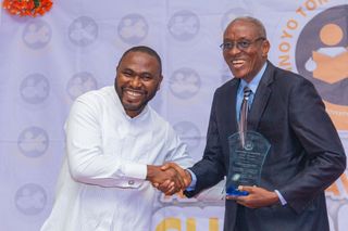 Nkamanse Akpan Mbat, First Prize Winner, Physics Receiving Award From Roland Uche, Rep of the Award Sponsor, Hensek Ltd