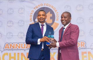 Okwudili Onyia of Savannah Engergy Ltd, Rep. Mr. Aniekan Ukpanah - Award Sponsor Presenting Award to Idorenyin Monday Solomon 1st Prize Mathematics