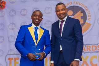 Okwudili Onyia of Savannah Engergy Ltd, Rep. Mr. Aniekan Ukpanah - Award Sponsor Presenting Award to Third Prize Winner Mathematics, Emem Gabriel Mbat